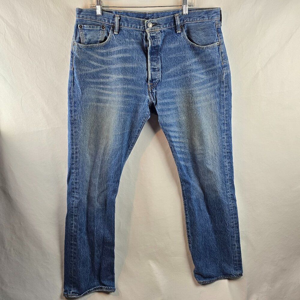 Levis 501 Jeans Mens 38x32 Blue Denim Button Fly Straight Leg Original Fit